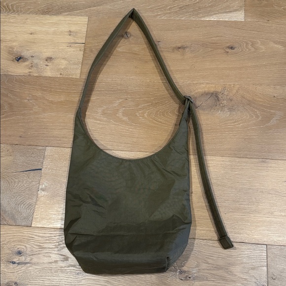 BAGGU Small Nylon Sling Bag - Picture 2 of 8